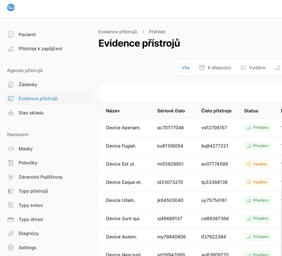Evidence přístrojů: stav, sériové číslo a pobočka u každého přístroje